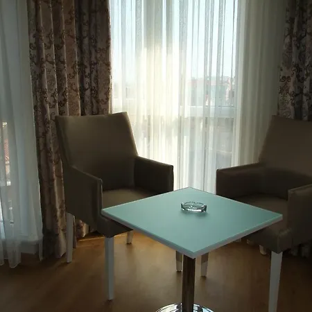 By Aparthotel